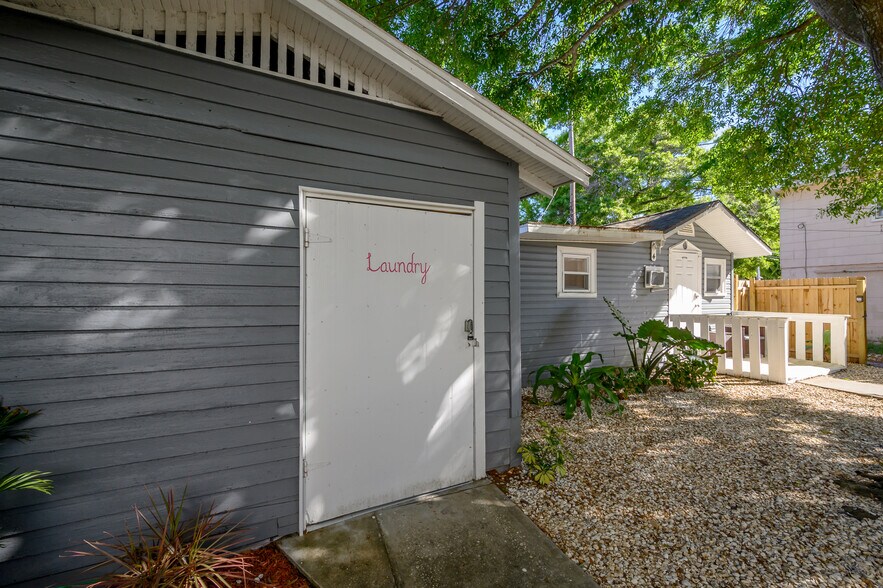 Onsite Laundry - 2235 1st Ave N