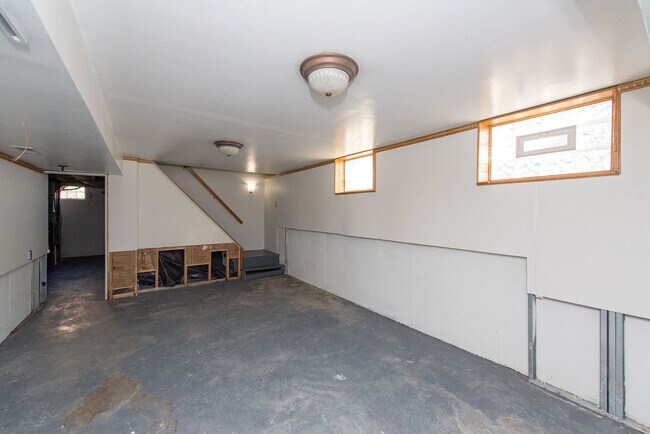 Building Photo - 3071 Neisel Ave