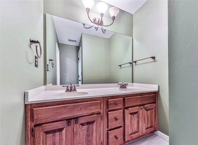 Building Photo - Spacious 5BR House in Snellville