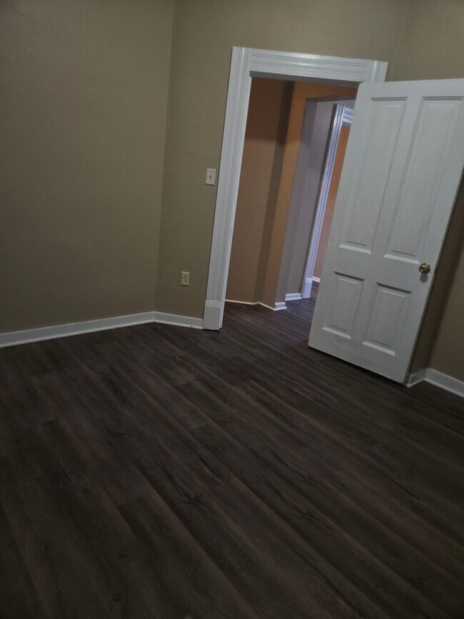 Building Photo - 1001 Lincoln Ave