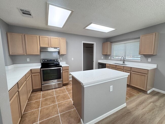 Building Photo - 10431 Westfield Pl