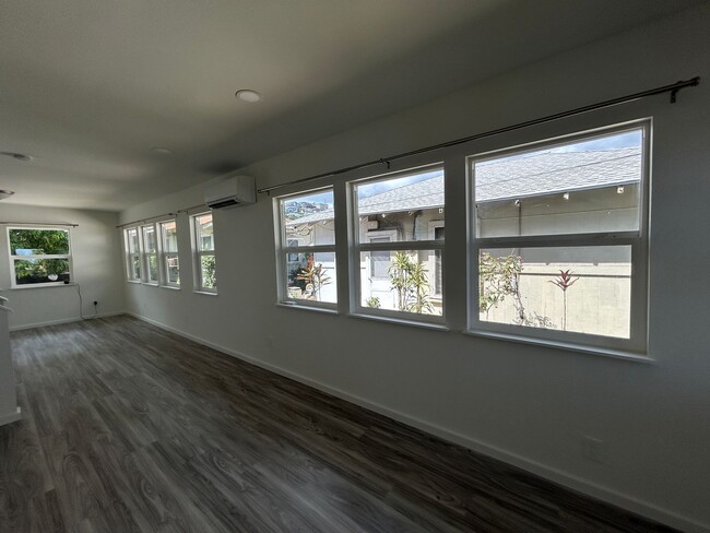 Building Photo - Newly Renovated Spacious Home In the Heart...