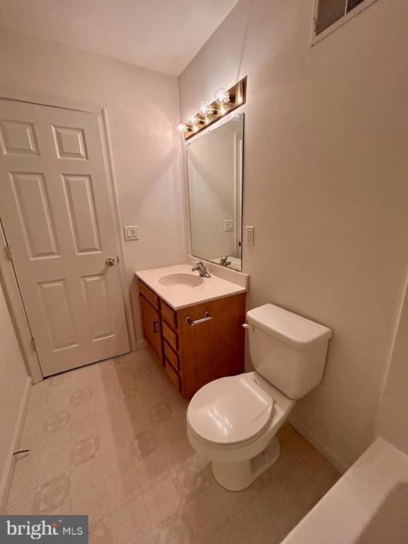 Building Photo - 2005 Greystone Dr