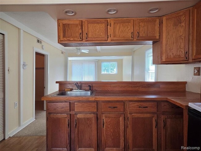 Building Photo - 6316 Oakdale Dr