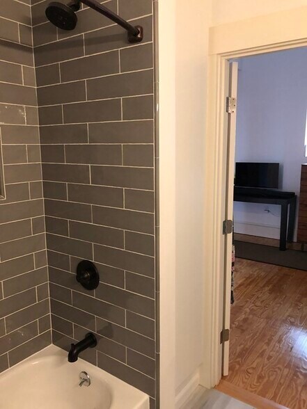 Building Photo - 305 Cambridge St