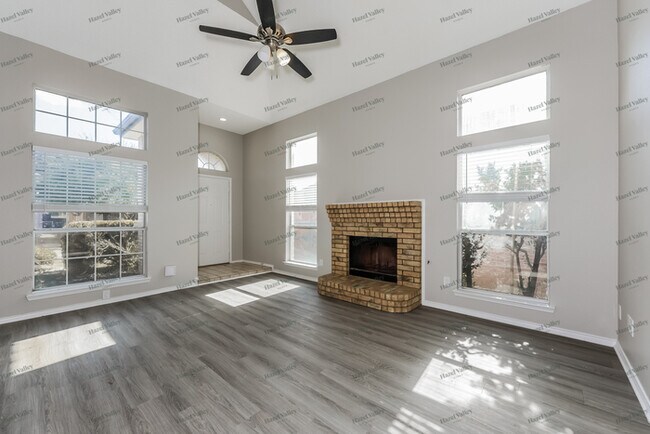 Building Photo - 2411 Weatherby Dr