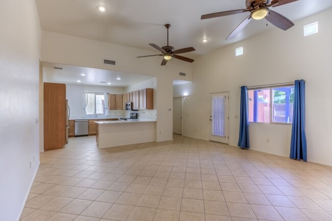 Building Photo - Eastside Barrio Style Home