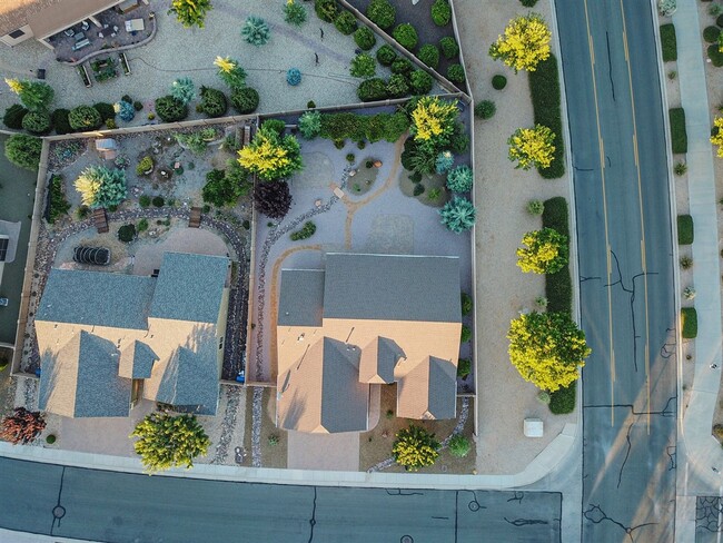 Building Photo - 4077 N Aberdeen Ave