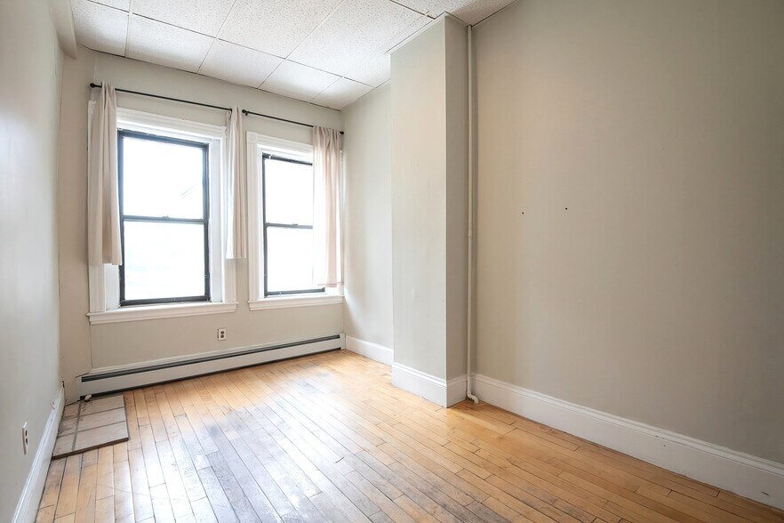 Building Photo - 25 Linden St