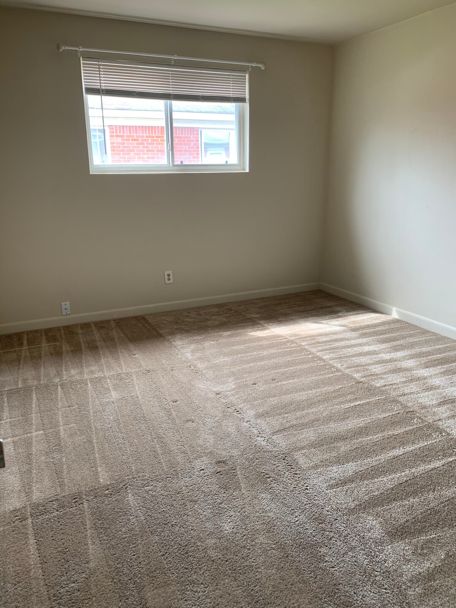 Building Photo - 9409 Atwood Ave