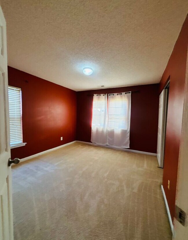 Building Photo - SPECIAL!!!!!$500 OFF SECOND MONTHS RENT!!!!!! Spacious 4-Bedroom Home with Expansive Loft & Moder...