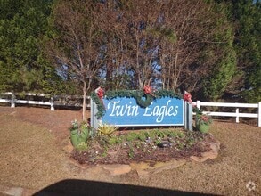 Building Photo - Delightful Two Bedroom Two Full Bath Home!