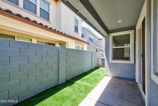 Building Photo - 9902 E Tamery Ave