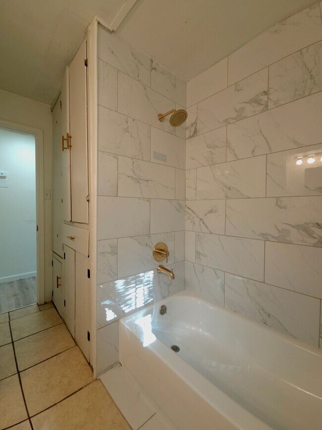 Building Photo - PRE-LEASING FOR SUMMER - Charming 4 Bedroom in the Heart of Lubbock