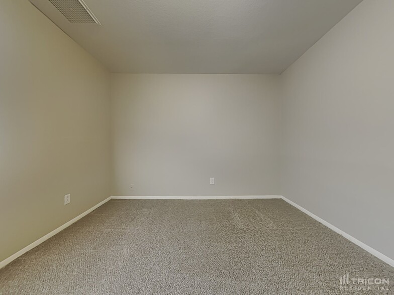Building Photo - 4432 N 86th Dr