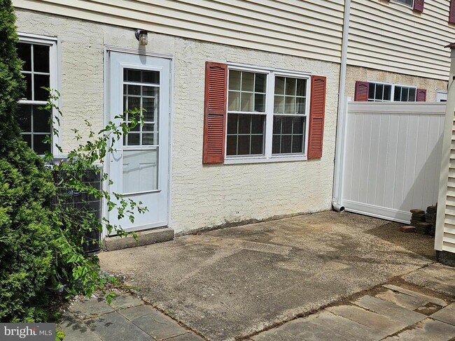 Building Photo - 49 Ivy Ct