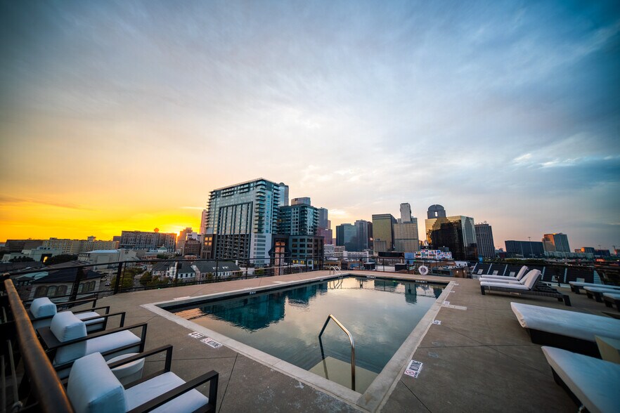 Building Photo - 2220 Canton St