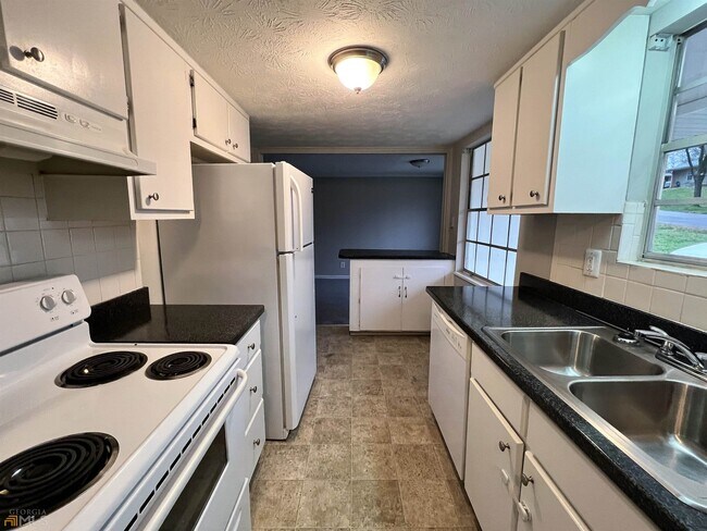 Building Photo - 107 Kristy Ln