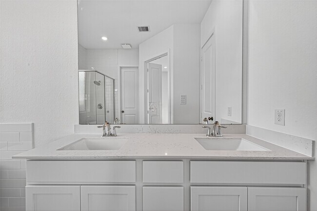 Building Photo - 11119 Poplar Tree Dr