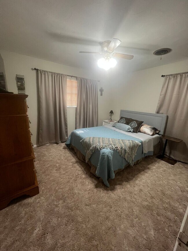 Building Photo - MID TERM RENTAL