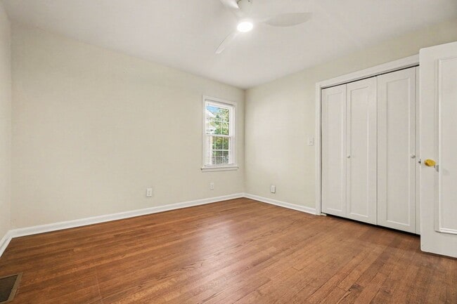 Building Photo - 490 Lynnhaven Dr SW
