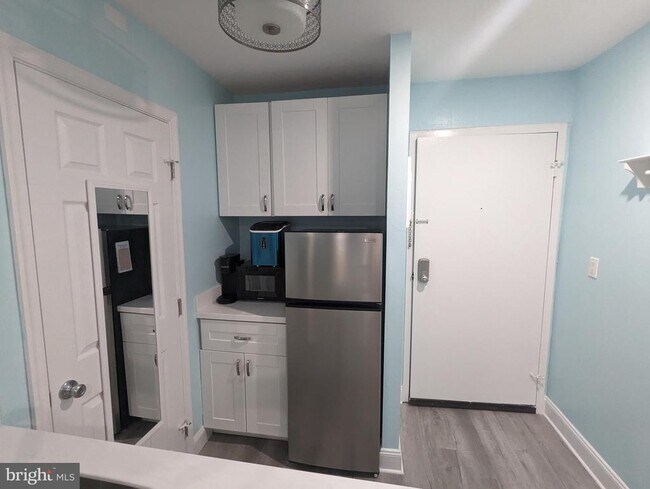 Building Photo - 725 Allen Dr