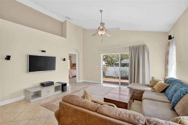 Building Photo - 6510 S Himes Ave