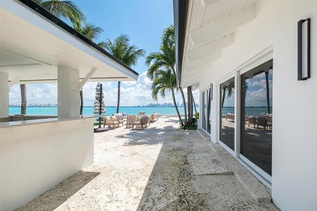 Building Photo - 1365 Bay Terrace