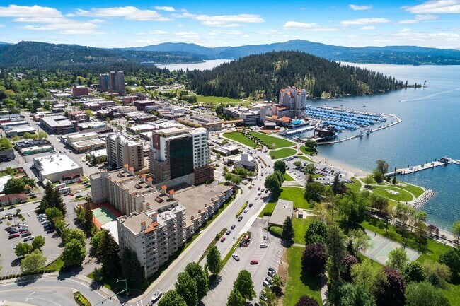 Building Photo - Beautiful Downtown Coeur d' Alene Condo  w/ Amazing Views!