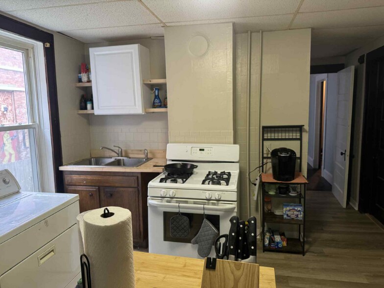Building Photo - 598 Pawling Ave