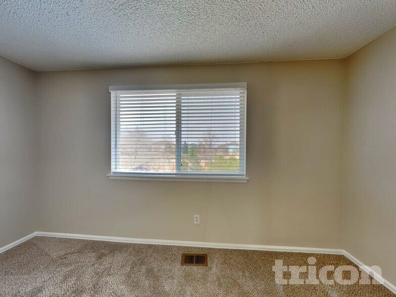 Building Photo - 1631 W 135th Dr