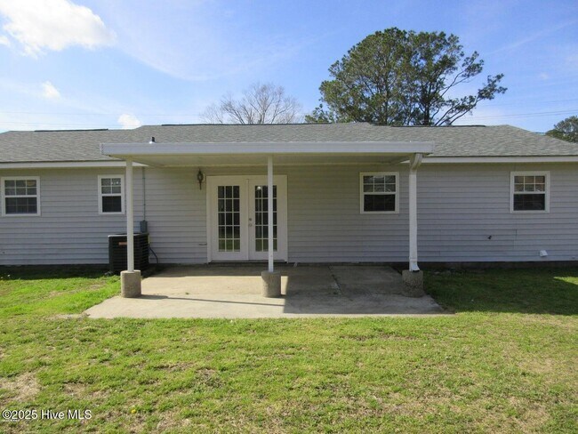 Building Photo - 304 Royal Dr