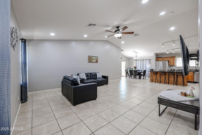 Building Photo - 13959 W Country Gables Dr