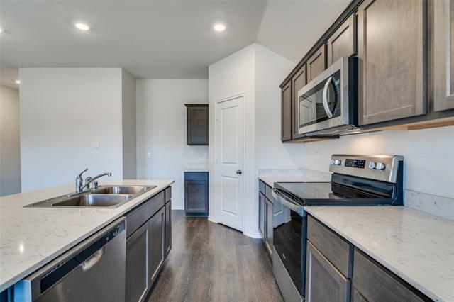 Building Photo - 611 Chuck Wagon Dr