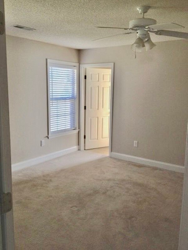 Building Photo - 10 Pasture View Ct