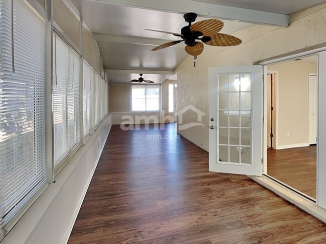 Building Photo - 333 Bay St