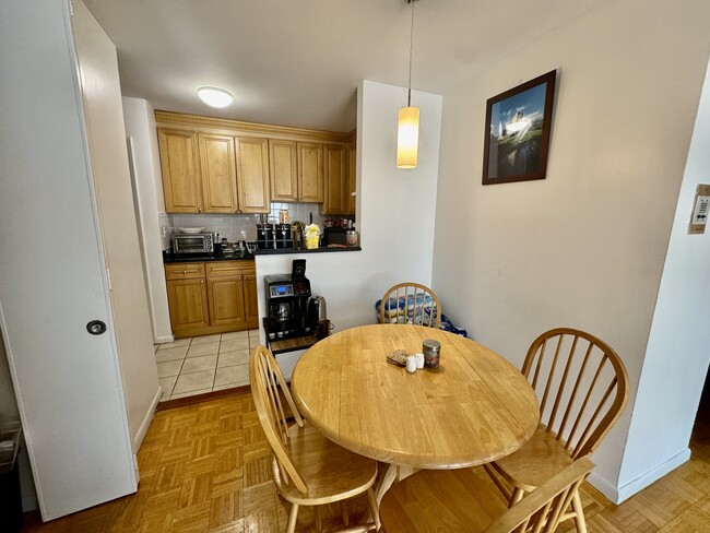 Building Photo - 2 Larose Pl