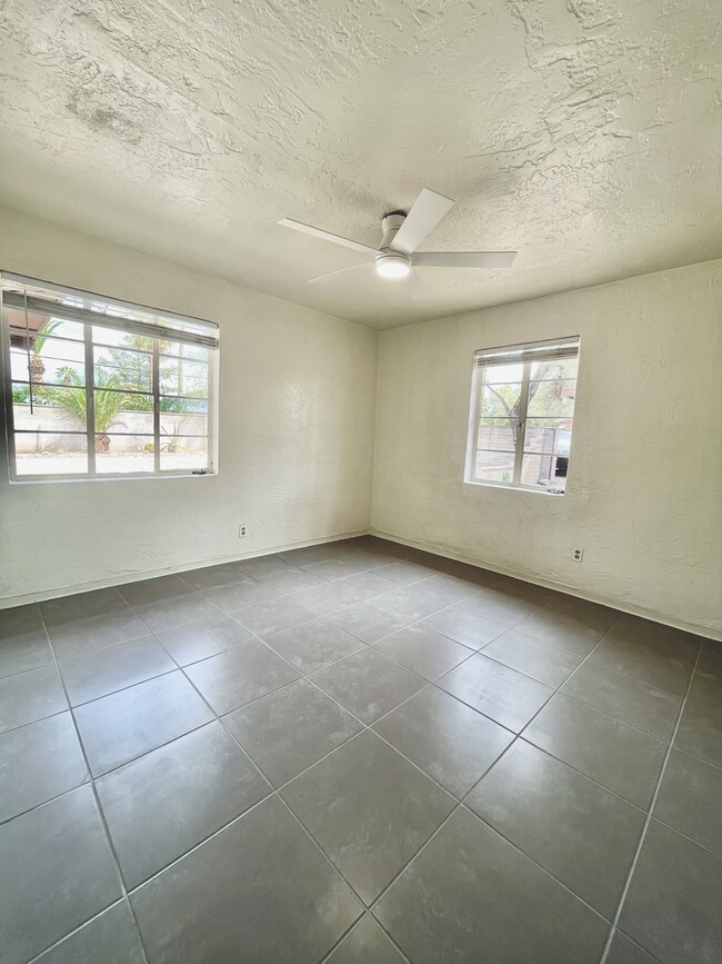 Building Photo - 2334 N Richey Blvd