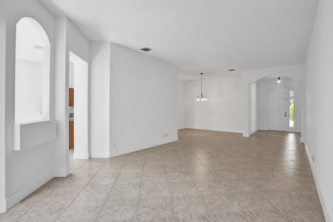 Building Photo - 118 NW Pleasant Grove Way