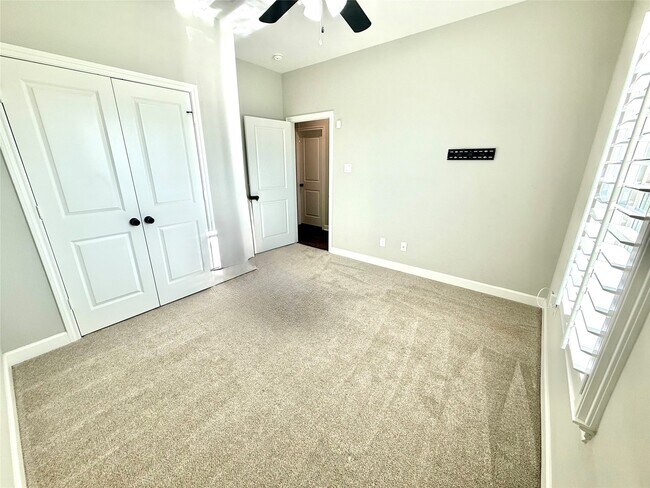 Building Photo - 9206 Anna St