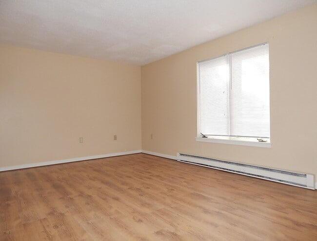 Building Photo - 18 Valley View Ln