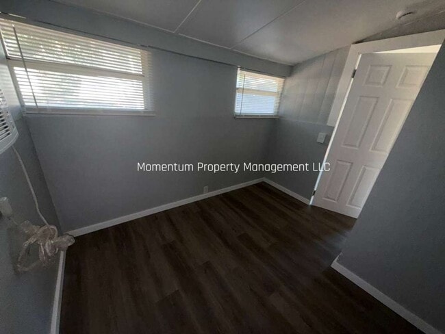 Building Photo - Updated 2/1 in St. Pete! AVAILABLE FOR IMMEDIATE MOVE IN!!