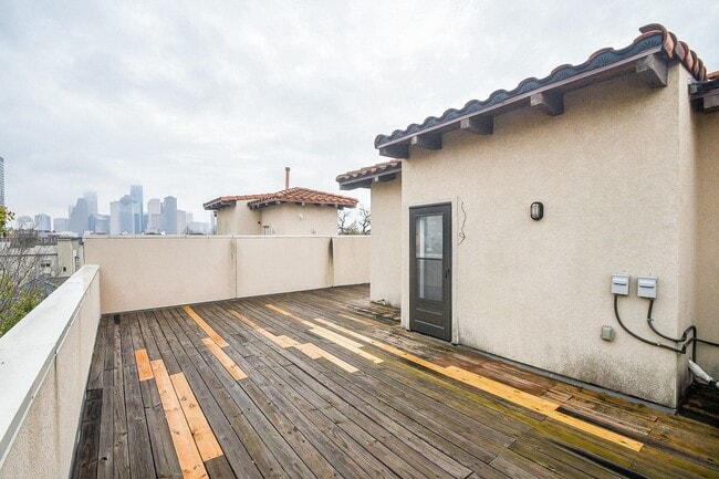 Building Photo - 710 Stanford St