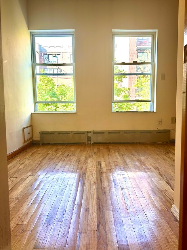 Building Photo - 421 E 119th St