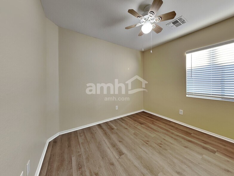 Building Photo - 2605 S Devonna Ln