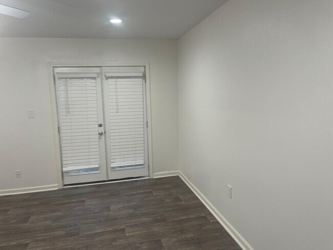 Building Photo - Modern 2-Bed, 1-Bath Oasis with Central Ai...