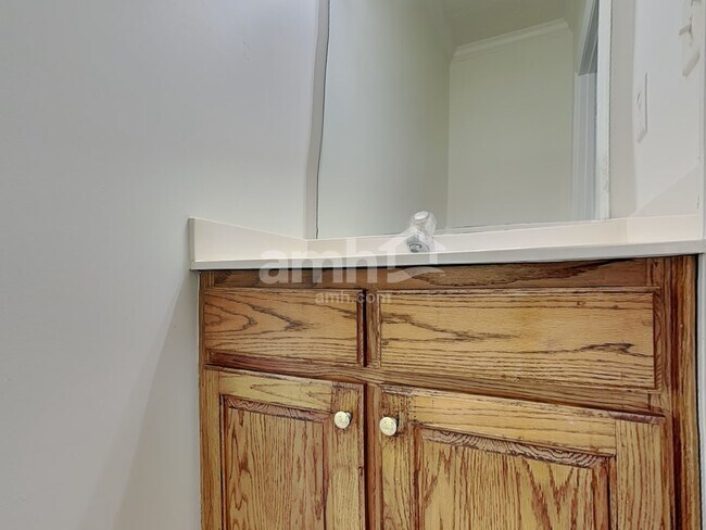 Building Photo - 6207 Chester Cv