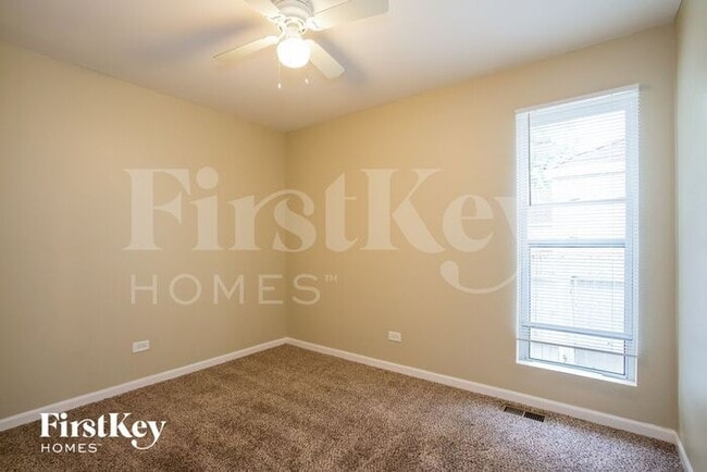 Building Photo - 319 Fairlawn Dr