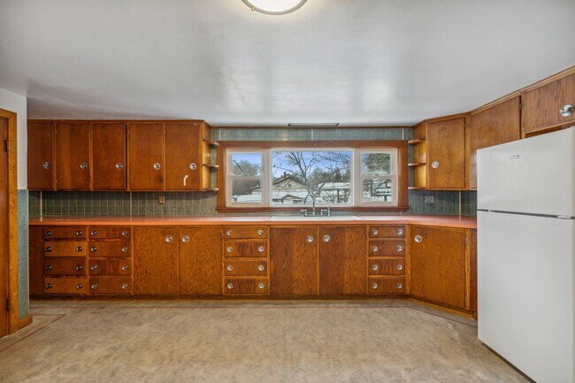 Building Photo - 254 S Main St