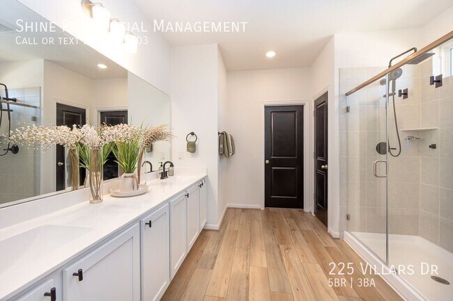 Building Photo - 225 Villars Dr